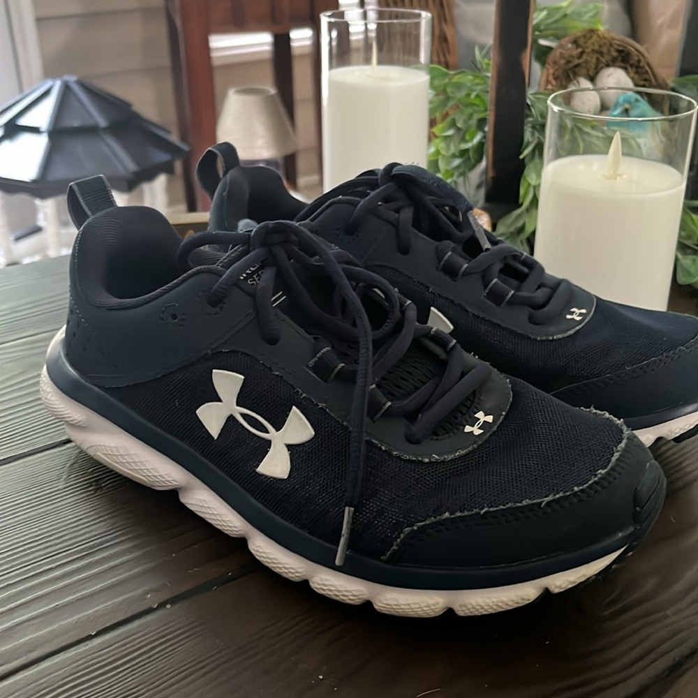 Under Armour sneakers in navy and white - Picture 5 of 11